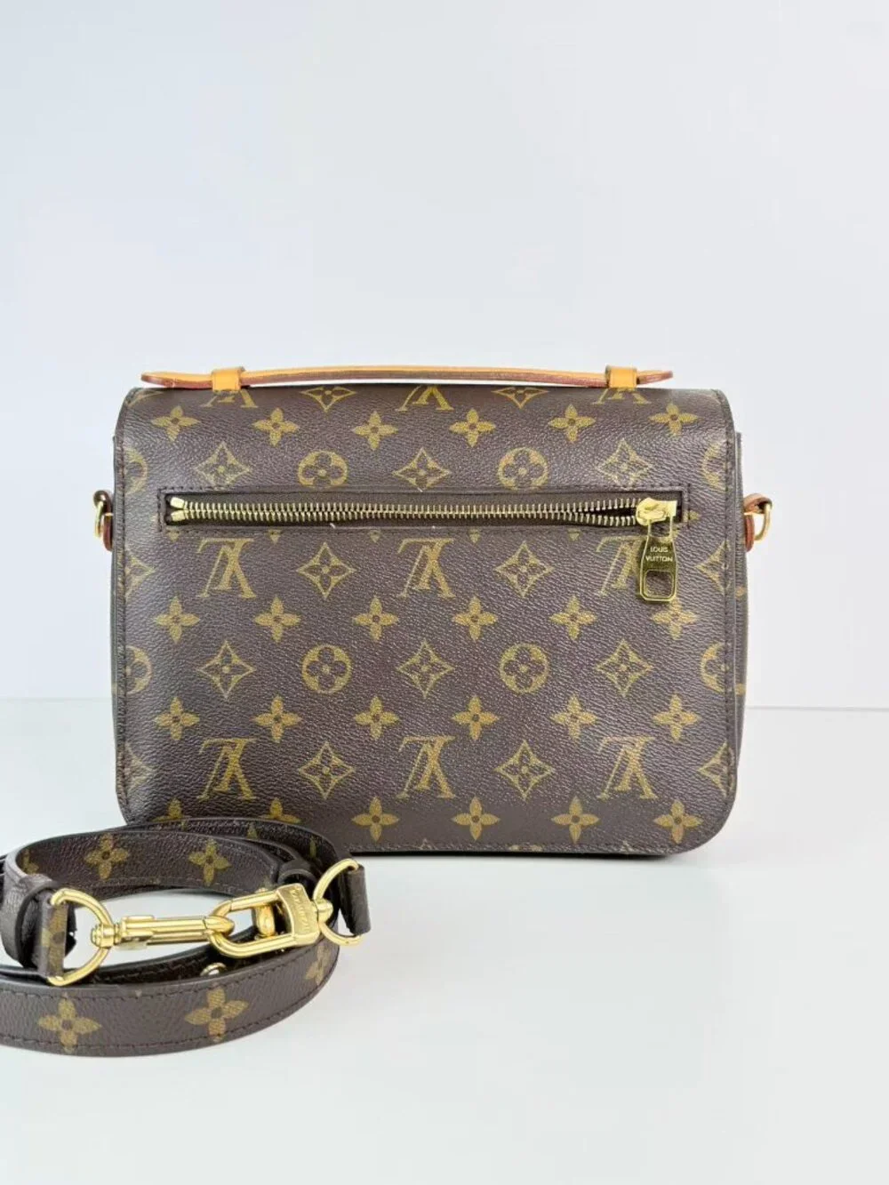 Louis Vuitton Pochette Metis